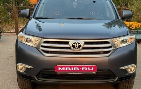 Toyota Highlander III, 2010 год, 1 800 000 рублей, 2 фотография