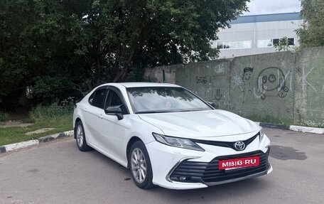 Toyota Camry, 2021 год, 2 350 000 рублей, 2 фотография