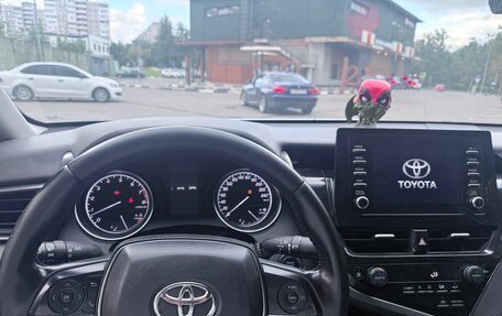 Toyota Camry, 2021 год, 2 350 000 рублей, 8 фотография