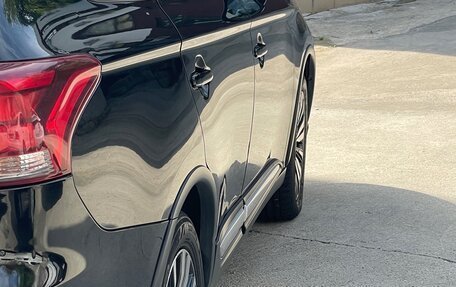 Mitsubishi Outlander III рестайлинг 3, 2019 год, 2 100 000 рублей, 10 фотография