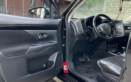 Mitsubishi Outlander III рестайлинг 3, 2019 год, 2 100 000 рублей, 17 фотография