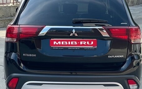 Mitsubishi Outlander III рестайлинг 3, 2019 год, 2 100 000 рублей, 12 фотография