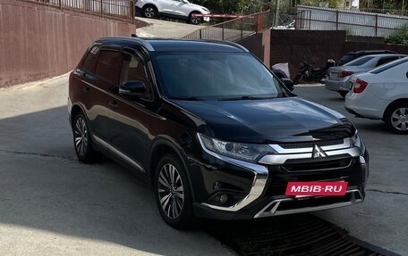 Mitsubishi Outlander III рестайлинг 3, 2019 год, 2 100 000 рублей, 7 фотография