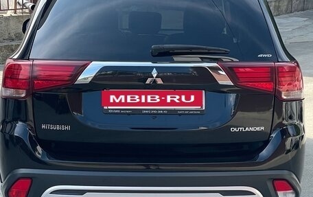 Mitsubishi Outlander III рестайлинг 3, 2019 год, 2 100 000 рублей, 13 фотография