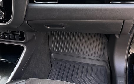 Mitsubishi Outlander III рестайлинг 3, 2019 год, 2 100 000 рублей, 20 фотография