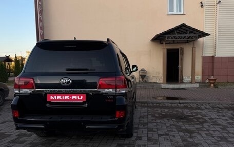 Toyota Land Cruiser 200, 2019 год, 7 999 000 рублей, 4 фотография