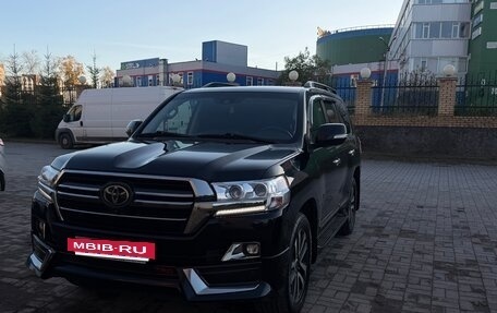 Toyota Land Cruiser 200, 2019 год, 7 999 000 рублей, 2 фотография