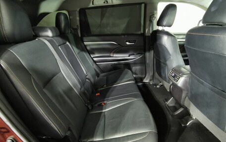 Toyota Highlander III, 2019 год, 3 045 000 рублей, 15 фотография