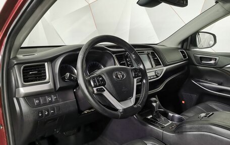 Toyota Highlander III, 2019 год, 3 045 000 рублей, 18 фотография