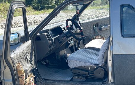 Nissan Terrano II рестайлинг, 1988 год, 360 000 рублей, 8 фотография