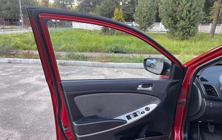 Hyundai Solaris II рестайлинг, 2012 год, 1 100 000 рублей, 17 фотография