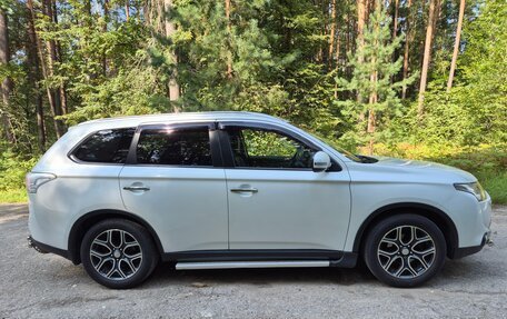 Mitsubishi Outlander III рестайлинг 3, 2014 год, 1 760 000 рублей, 4 фотография