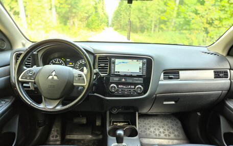 Mitsubishi Outlander III рестайлинг 3, 2014 год, 1 760 000 рублей, 11 фотография