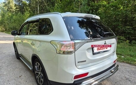 Mitsubishi Outlander III рестайлинг 3, 2014 год, 1 760 000 рублей, 7 фотография