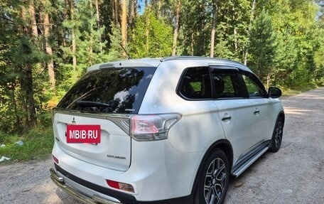 Mitsubishi Outlander III рестайлинг 3, 2014 год, 1 760 000 рублей, 8 фотография