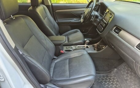 Mitsubishi Outlander III рестайлинг 3, 2014 год, 1 760 000 рублей, 9 фотография