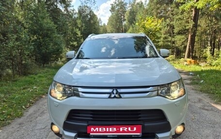 Mitsubishi Outlander III рестайлинг 3, 2014 год, 1 760 000 рублей, 3 фотография