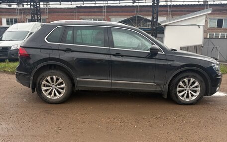 Volkswagen Tiguan II, 2017 год, 2 200 000 рублей, 3 фотография