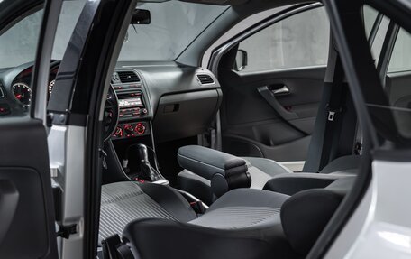 Volkswagen Polo VI (EU Market), 2012 год, 875 000 рублей, 26 фотография