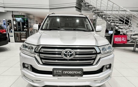 Toyota Land Cruiser 200, 2015 год, 3 950 000 рублей, 2 фотография