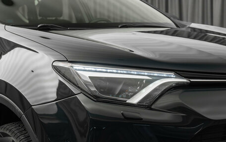 Toyota RAV4, 2017 год, 2 900 000 рублей, 24 фотография
