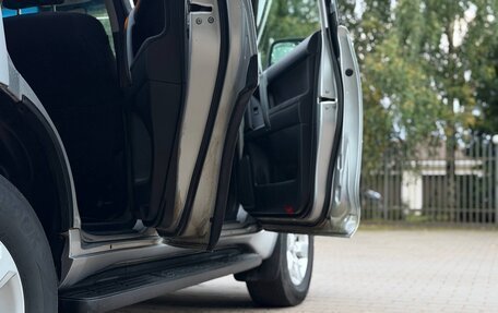 Toyota Land Cruiser Prado 150 рестайлинг 2, 2014 год, 3 300 000 рублей, 18 фотография
