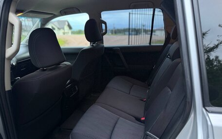 Toyota Land Cruiser Prado 150 рестайлинг 2, 2014 год, 3 300 000 рублей, 29 фотография