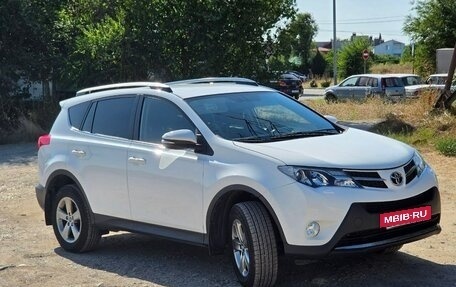 Toyota RAV4, 2015 год, 1 980 000 рублей, 3 фотография