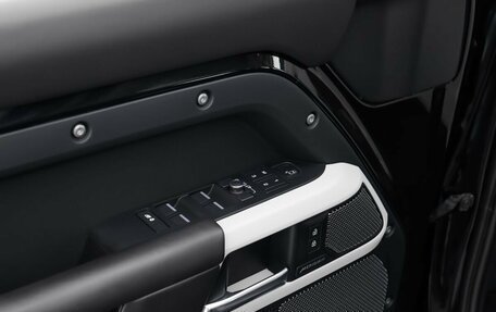 Land Rover Defender II, 2021 год, 8 990 000 рублей, 17 фотография