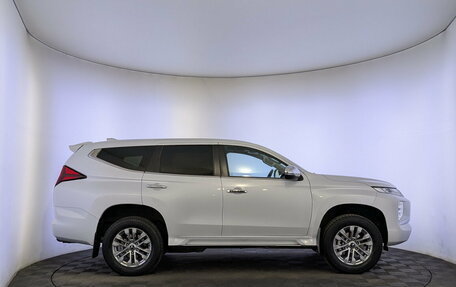 Mitsubishi Pajero Sport III рестайлинг, 2020 год, 3 700 000 рублей, 4 фотография