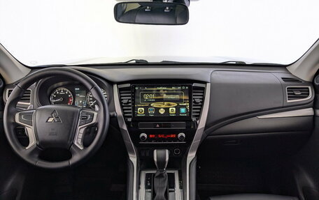 Mitsubishi Pajero Sport III рестайлинг, 2020 год, 3 700 000 рублей, 20 фотография