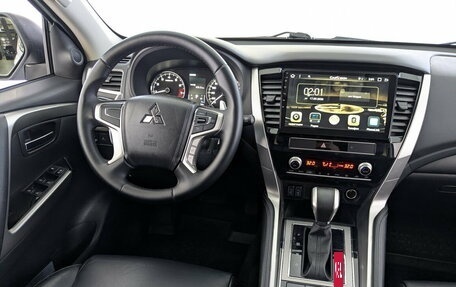Mitsubishi Pajero Sport III рестайлинг, 2020 год, 3 700 000 рублей, 19 фотография