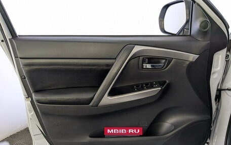 Mitsubishi Pajero Sport III рестайлинг, 2020 год, 3 700 000 рублей, 12 фотография