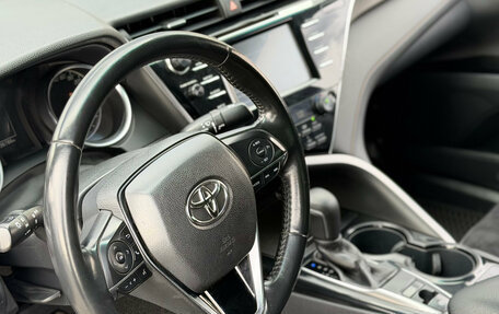 Toyota Camry, 2018 год, 2 390 000 рублей, 4 фотография