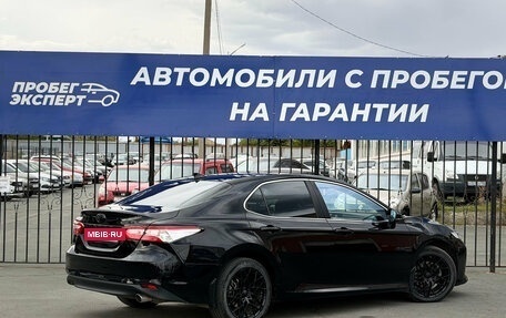 Toyota Camry, 2018 год, 2 390 000 рублей, 6 фотография