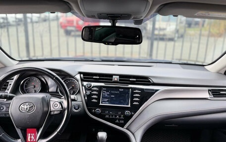 Toyota Camry, 2018 год, 2 390 000 рублей, 10 фотография