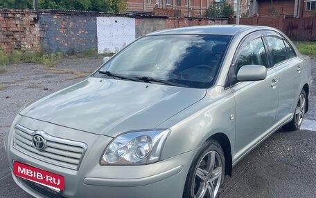 Toyota Avensis III рестайлинг, 2004 год, 700 000 рублей, 1 фотография