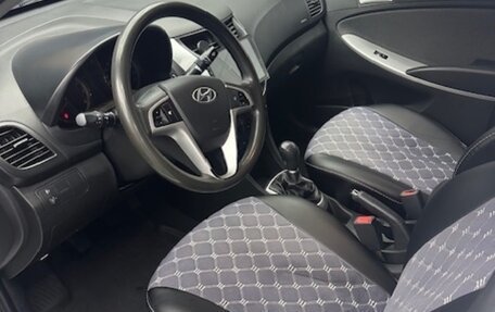 Hyundai Solaris II рестайлинг, 2013 год, 800 000 рублей, 6 фотография
