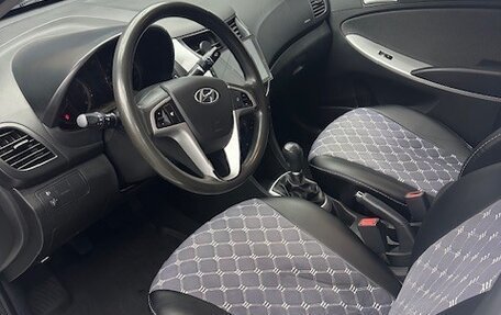 Hyundai Solaris II рестайлинг, 2013 год, 800 000 рублей, 13 фотография