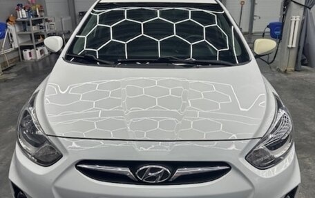 Hyundai Solaris II рестайлинг, 2013 год, 800 000 рублей, 2 фотография