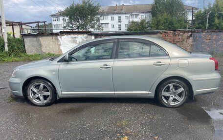 Toyota Avensis III рестайлинг, 2004 год, 700 000 рублей, 5 фотография