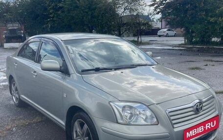 Toyota Avensis III рестайлинг, 2004 год, 700 000 рублей, 2 фотография