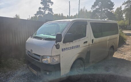 Toyota HiAce H200, 2005 год, 999 999 рублей, 4 фотография