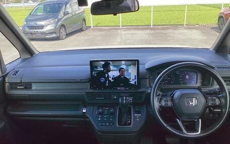 Honda Stepwgn, 2023 год, 2 170 000 рублей, 17 фотография