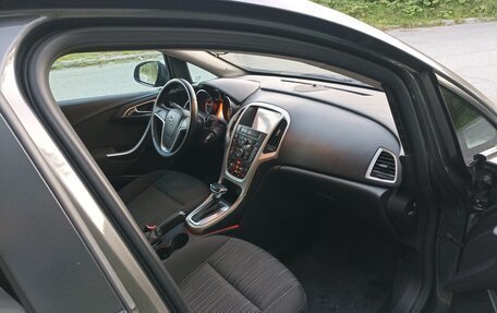 Opel Astra J, 2011 год, 620 000 рублей, 4 фотография