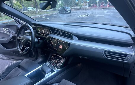 Audi e-tron I, 2019 год, 4 600 000 рублей, 12 фотография