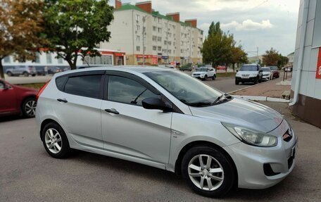 Hyundai Solaris II рестайлинг, 2013 год, 720 000 рублей, 4 фотография