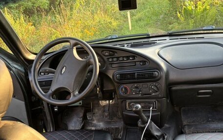 Chevrolet Niva I рестайлинг, 2004 год, 350 000 рублей, 24 фотография