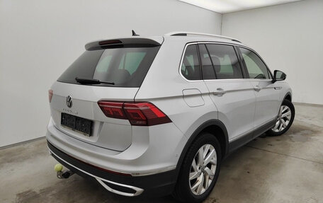 Volkswagen Tiguan II, 2022 год, 2 490 000 рублей, 2 фотография