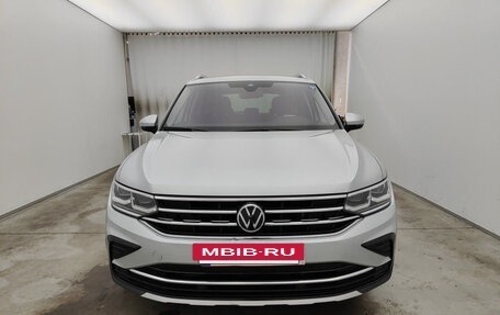 Volkswagen Tiguan II, 2022 год, 2 490 000 рублей, 5 фотография